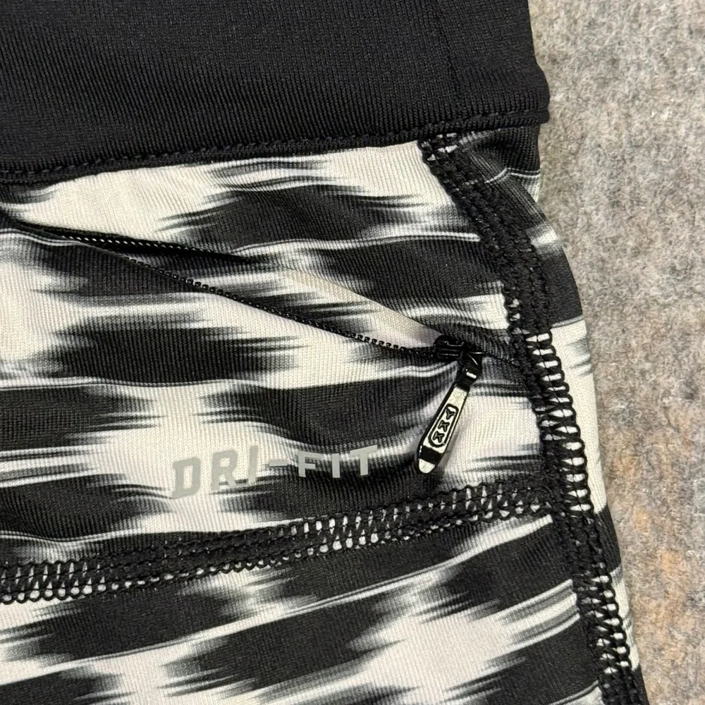 Nike Dri-FIT Epic Run Crop Leggings Black White Pattern 645610-011 Womens Medium